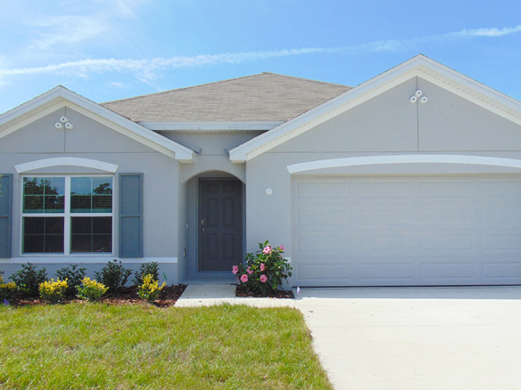 1828 square foot home - 4 bed, 2 bath, 2 car garage - Belleview Home For Sale