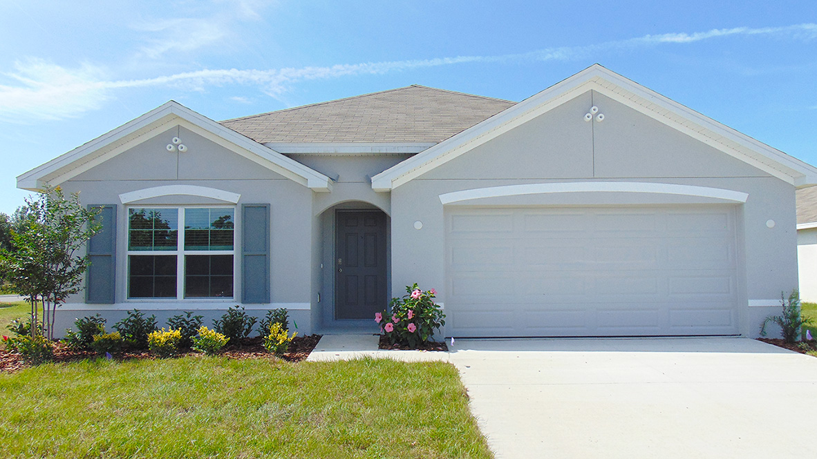 1828 square foot home - 4 bed, 2 bath, 2 car garage - Belleview Home For Sale